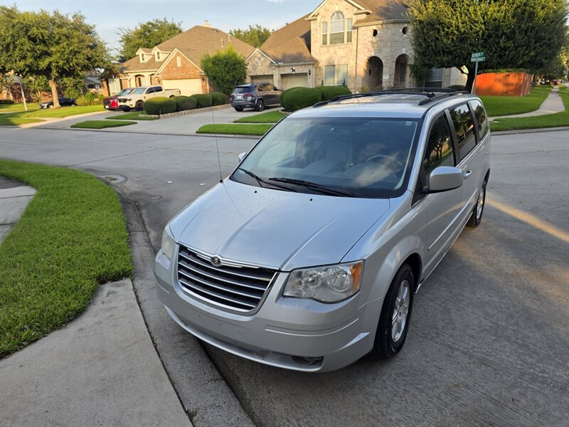2008 Chrysler Town & Country