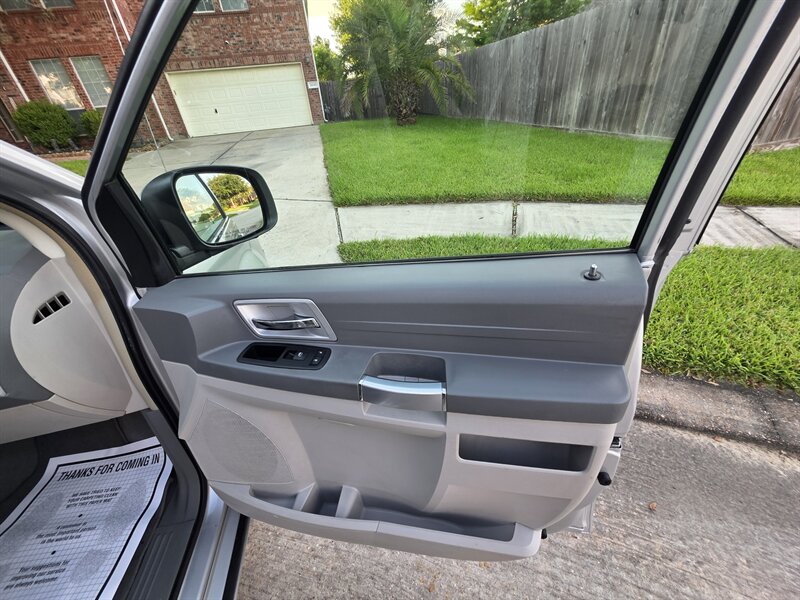 2008 Chrysler Town and Country Touring