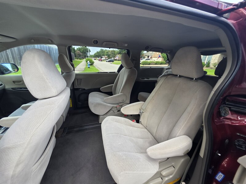 2013 Toyota Sienna LE 8-Passenger