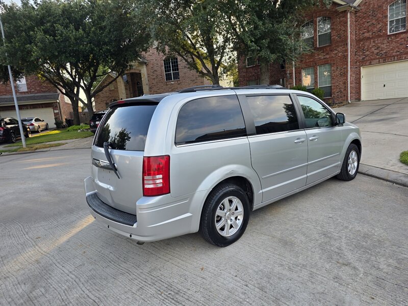 2008 Chrysler Town and Country Touring
