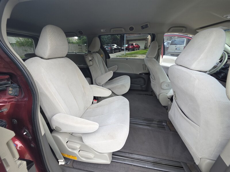2013 Toyota Sienna LE 8-Passenger