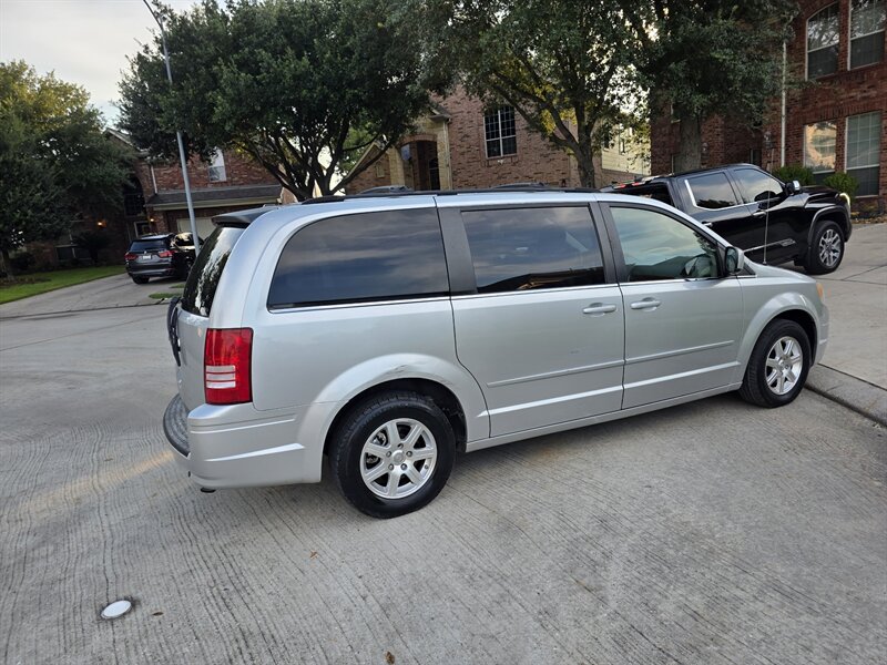 2008 Chrysler Town and Country Touring