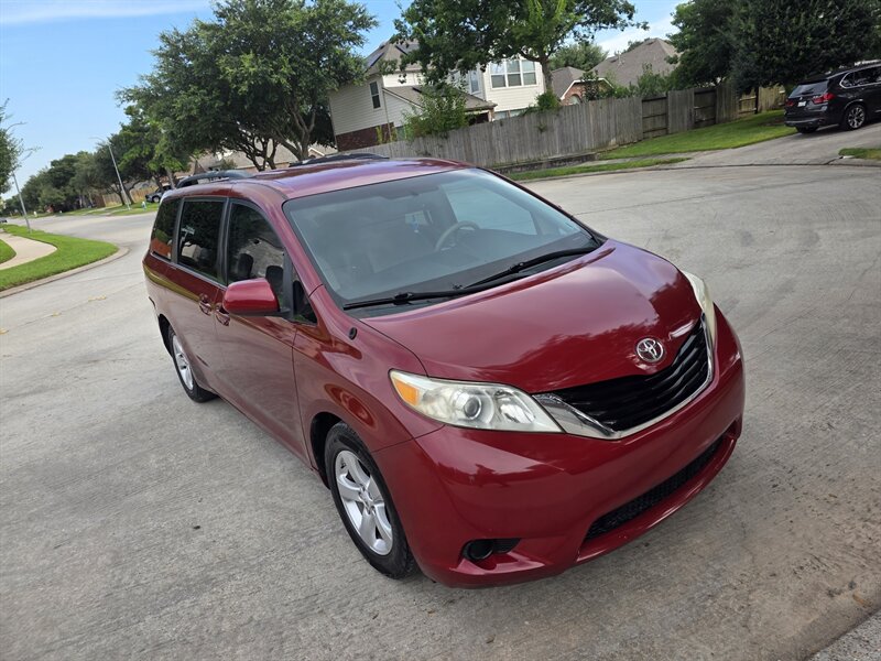 2013 Toyota Sienna LE 8-Passenger