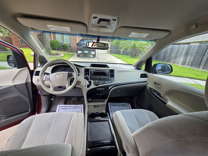 2013 Toyota Sienna LE 8-Passenger