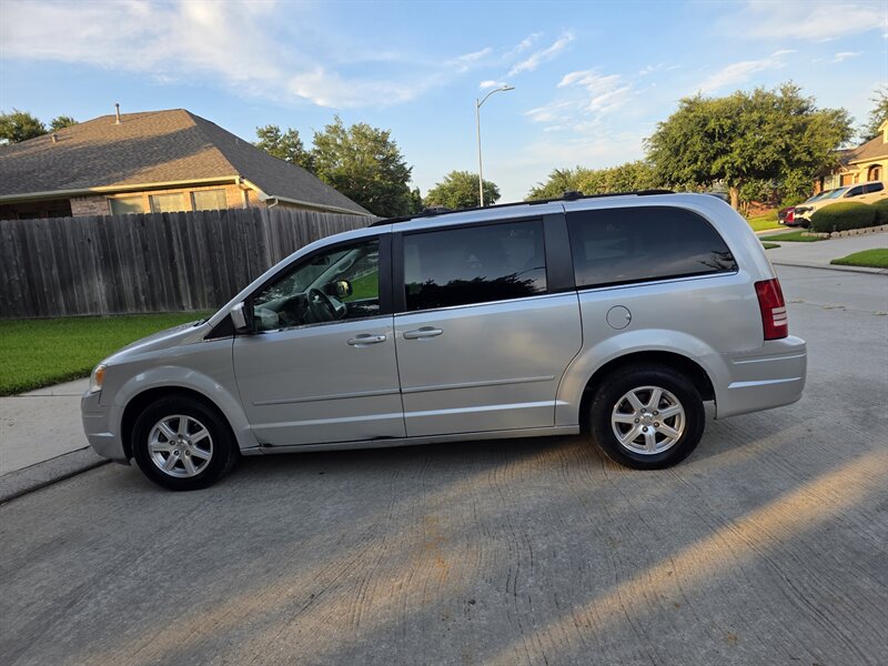 2008 Chrysler Town and Country Touring