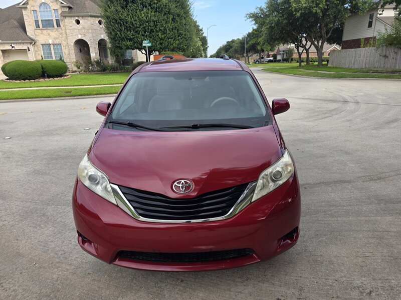 2013 Toyota Sienna LE 8-Passenger