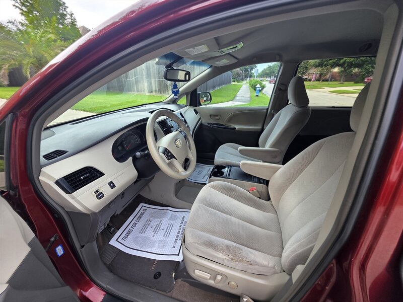 2013 Toyota Sienna LE 8-Passenger