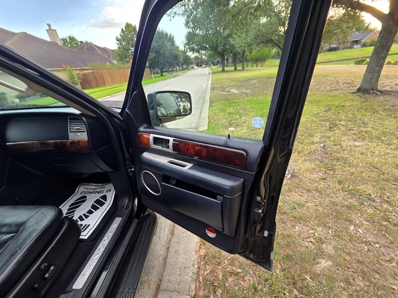 2003 Lincoln Navigator Luxury