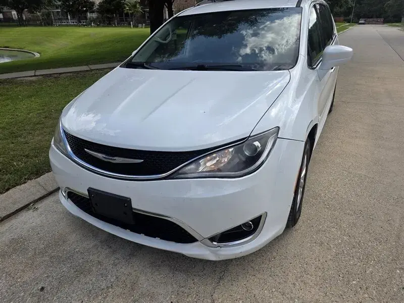 Chrysler Pacifica exterior example
