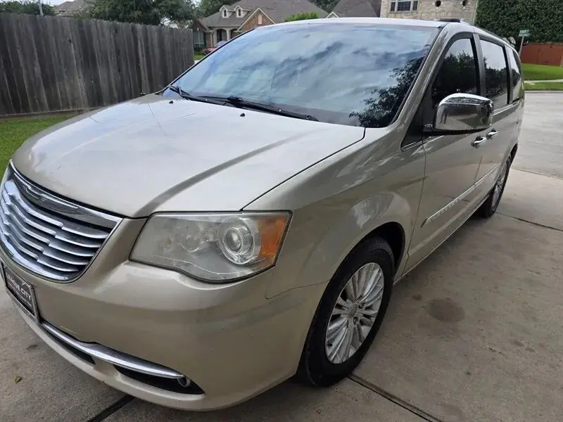 Chrysler Town & Country exterior example