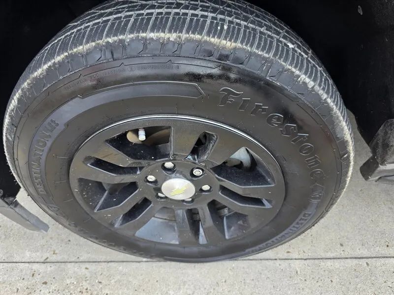 Chevrolet Suburban wheel and tire condition photo near Houston TX