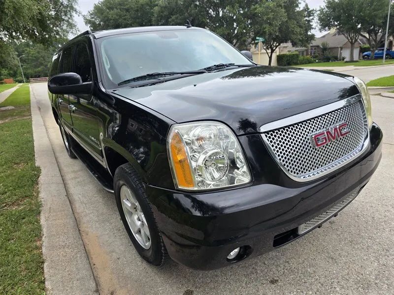 Used GMC Yukon XL Denali front exterior photo near Houston TX