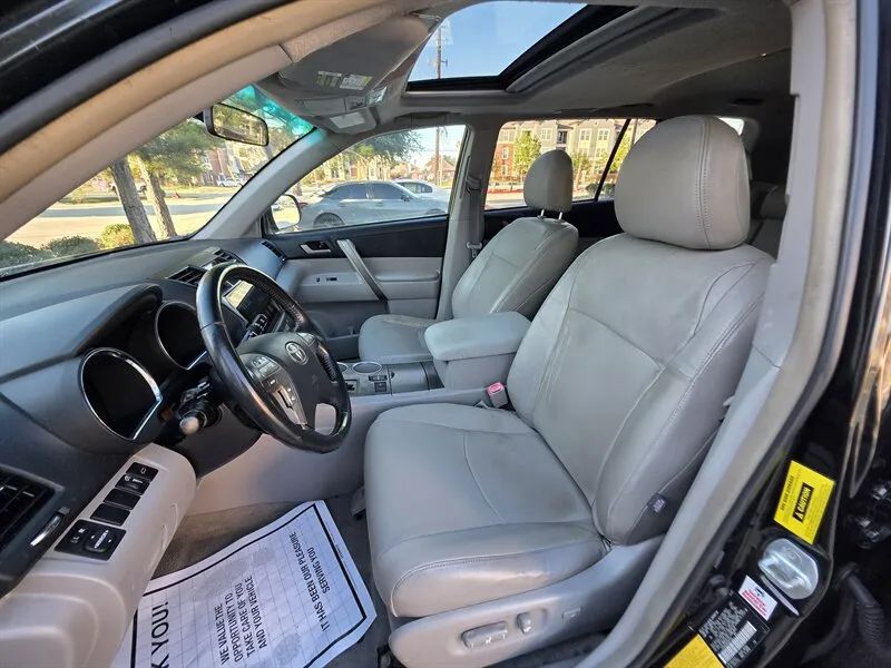 Toyota Highlander driver seat and dashboard condition near Houston TX